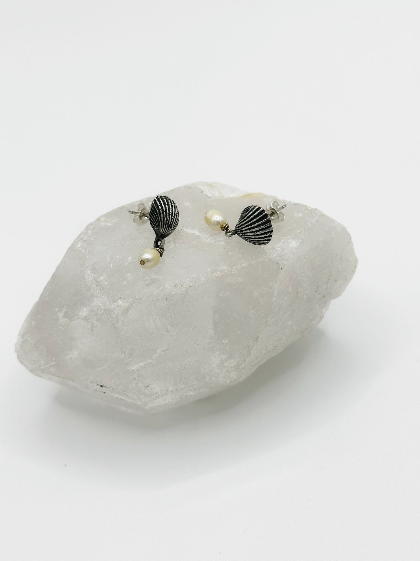 Clam Shell and Pearl Studs